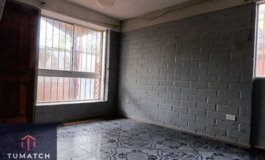 Casa en venta c/ estacionamiento en Centro de Paine