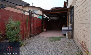 Casa en venta c/ estacionamiento en Centro de Paine
