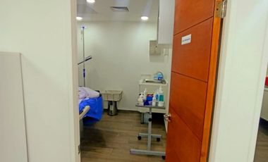 OFICINA 5 PRIVADOS, 2 BAÑOS, 4 ESTACIONAMIENTOS