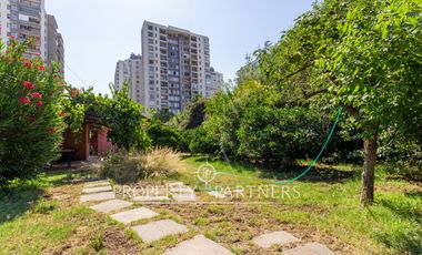 Increíble casa en Armando Moock, Macul. aproximadamente 1.000 m2 de terreno