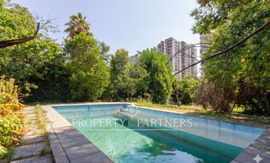 Increíble casa en Armando Moock, Macul. aproximadamente 1.000 m2 de terreno