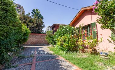 Increíble casa en Armando Moock, Macul. aproximadamente 1.000 m2 de terreno