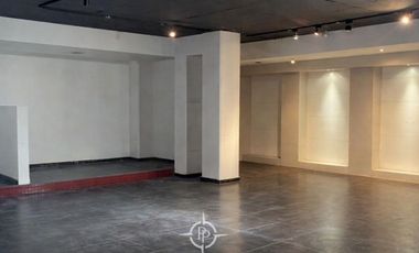 Local comercial con alto flujo peatonal en centro comercial de Vitacura