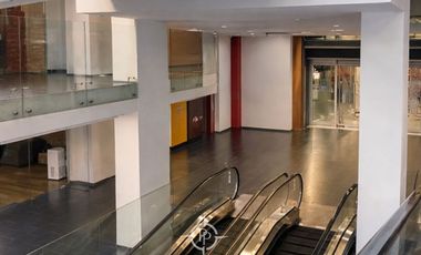 Local comercial con alto flujo peatonal en centro comercial de Vitacura