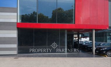 Local comercial con alto flujo peatonal en centro comercial de Vitacura