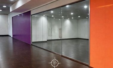 Local comercial con alto flujo peatonal en centro comercial de Vitacura