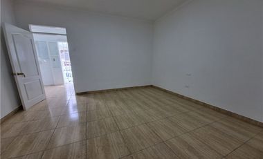 AMPLIA CASA USO COMERCIAL 4D 3B SECTOR AVDA BRASIL