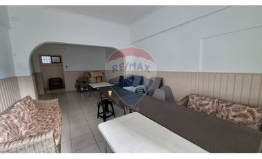 AMPLIA CASA USO COMERCIAL 4D 3B SECTOR AVDA BRASIL