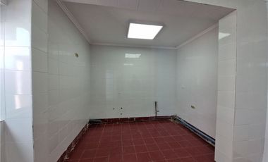 AMPLIA CASA USO COMERCIAL 4D 3B SECTOR AVDA BRASIL