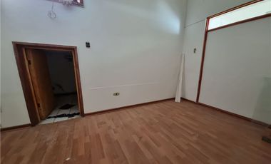 AMPLIA CASA USO COMERCIAL 4D 3B SECTOR AVDA BRASIL