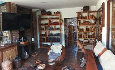 Gran casa cercana a  Melipilla