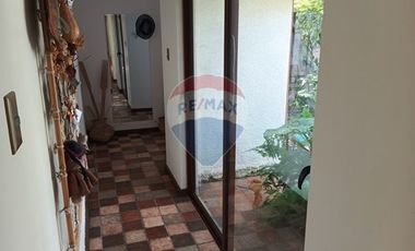 Gran casa cercana a  Melipilla