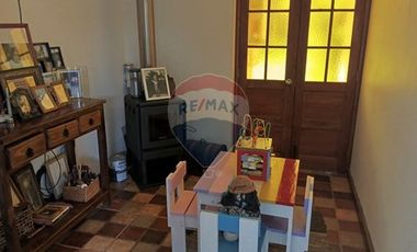 Gran casa cercana a  Melipilla