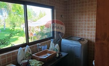 Gran casa cercana a  Melipilla