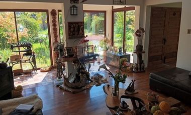 Gran casa cercana a  Melipilla