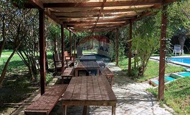 Gran casa cercana a  Melipilla