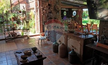 Gran casa cercana a  Melipilla