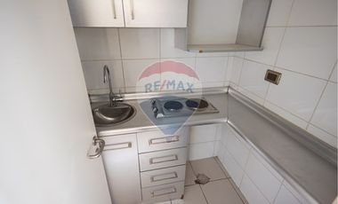 AMPLIA OFICINA , EXCELENTE CONECTIVIDAD