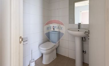 AMPLIA OFICINA , EXCELENTE CONECTIVIDAD