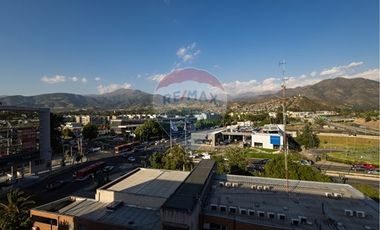 AMPLIA OFICINA , EXCELENTE CONECTIVIDAD