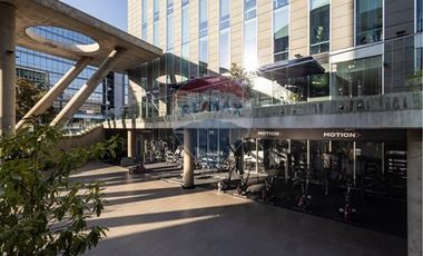 AMPLIA OFICINA , EXCELENTE CONECTIVIDAD