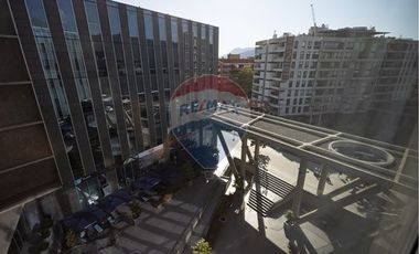 AMPLIA OFICINA , EXCELENTE CONECTIVIDAD