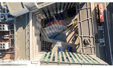 AMPLIA OFICINA , EXCELENTE CONECTIVIDAD