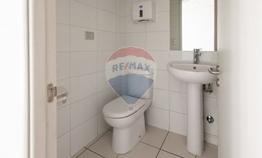 AMPLIA OFICINA , EXCELENTE CONECTIVIDAD