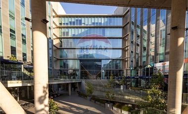 AMPLIA OFICINA , EXCELENTE CONECTIVIDAD