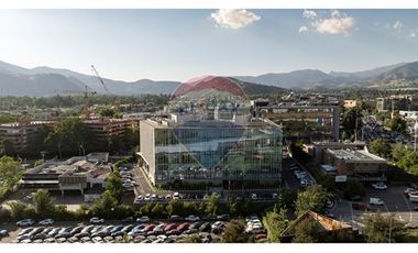 AMPLIA OFICINA , EXCELENTE CONECTIVIDAD