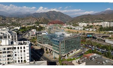 AMPLIA OFICINA , EXCELENTE CONECTIVIDAD