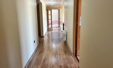 Casa de Lujo 5D 5B + quincho con 2D y 1B y piscina