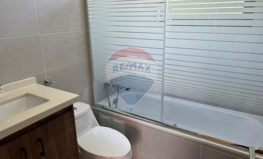 Casa de Lujo 5D 5B + quincho con 2D y 1B y piscina