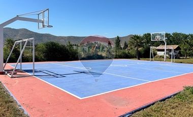 Casa de Lujo 5D 5B + quincho con 2D y 1B y piscina