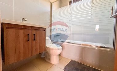 Casa de Lujo 5D 5B + quincho con 2D y 1B y piscina