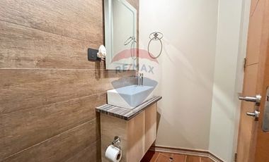 Casa de Lujo 5D 5B + quincho con 2D y 1B y piscina