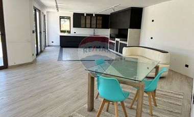 Casa de Lujo 5D 5B + quincho con 2D y 1B y piscina