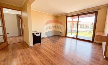 Casa de Lujo 5D 5B + quincho con 2D y 1B y piscina