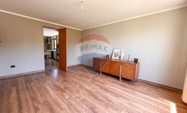 Casa de Lujo 5D 5B + quincho con 2D y 1B y piscina