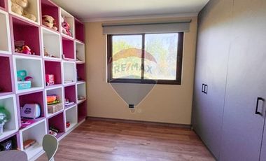 Casa de Lujo 5D 5B + quincho con 2D y 1B y piscina