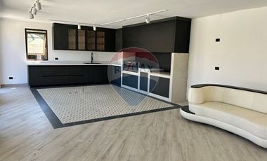 Casa de Lujo 5D 5B + quincho con 2D y 1B y piscina