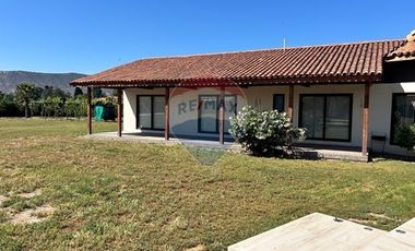 Casa de Lujo 5D 5B + quincho con 2D y 1B y piscina