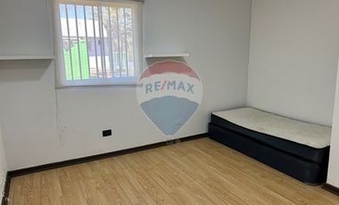 Casa de Lujo 5D 5B + quincho con 2D y 1B y piscina