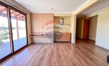 Casa de Lujo 5D 5B + quincho con 2D y 1B y piscina