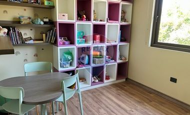 Casa de Lujo 5D 5B + quincho con 2D y 1B y piscina