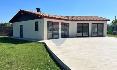 Casa de Lujo 5D 5B + quincho con 2D y 1B y piscina