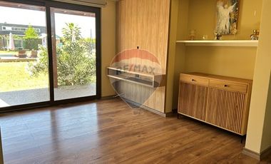 Casa de Lujo 5D 5B + quincho con 2D y 1B y piscina