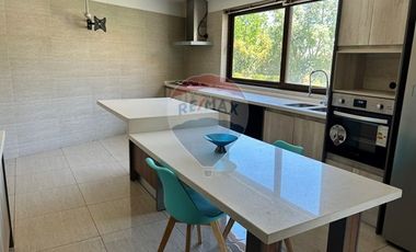 Casa de Lujo 5D 5B + quincho con 2D y 1B y piscina