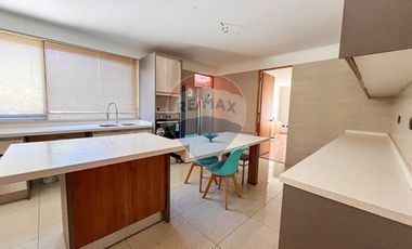 Casa de Lujo 5D 5B + quincho con 2D y 1B y piscina