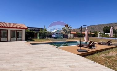 Casa de Lujo 5D 5B + quincho con 2D y 1B y piscina